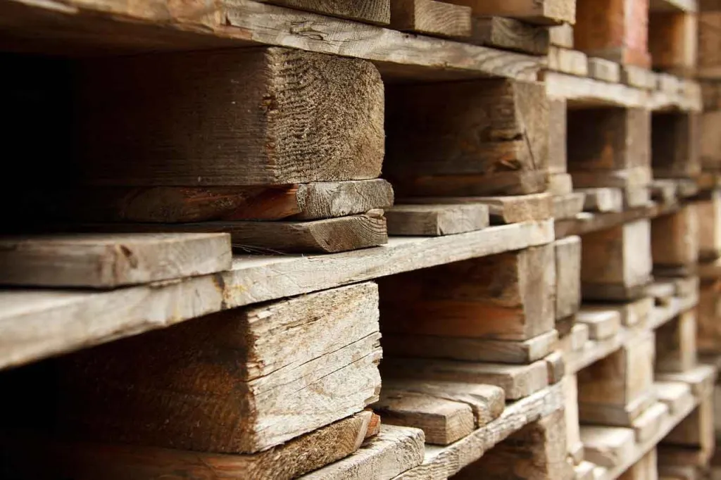 How not to dispose of industrial pallets: 5 examples of circular management
